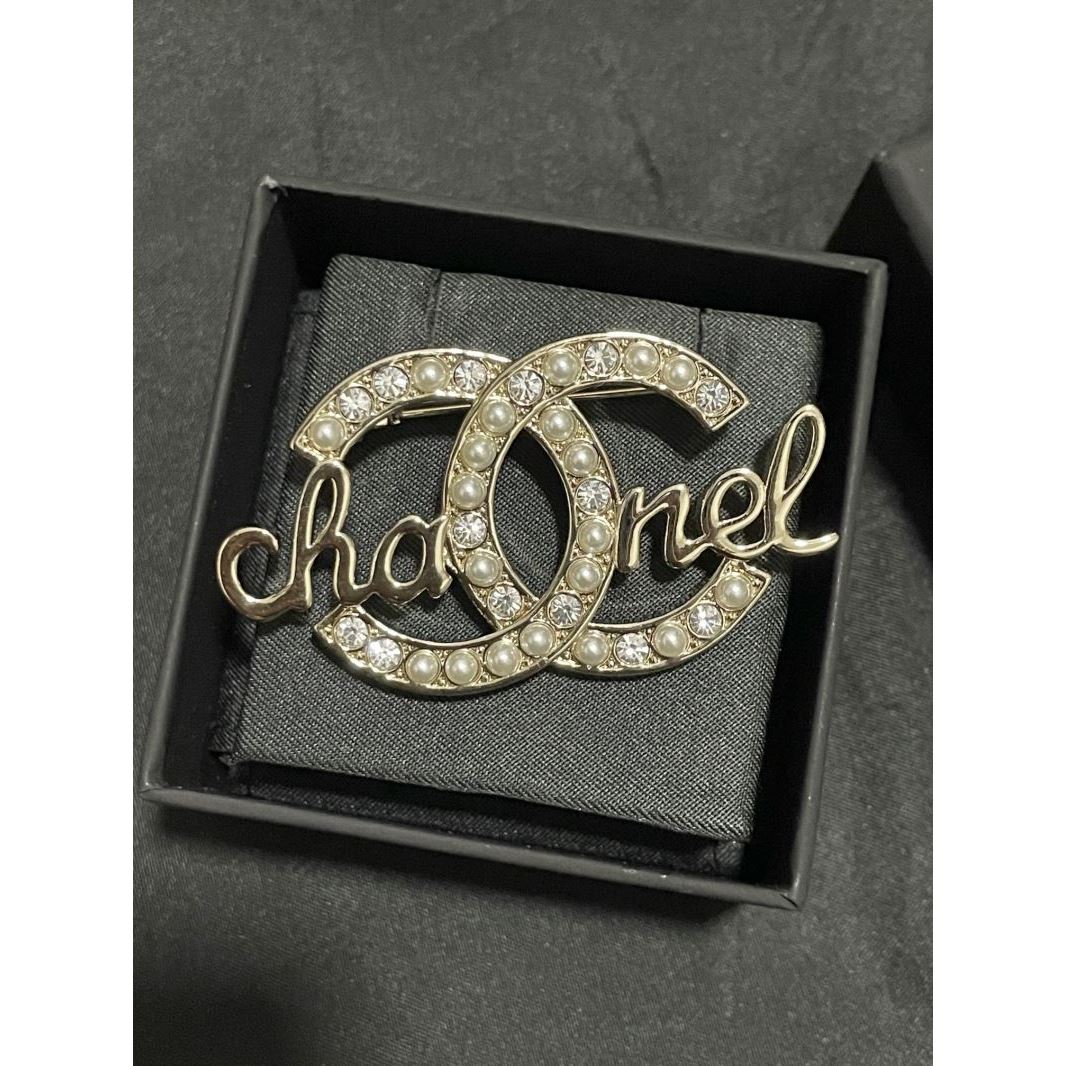 Chanel Brooches - Click Image to Close